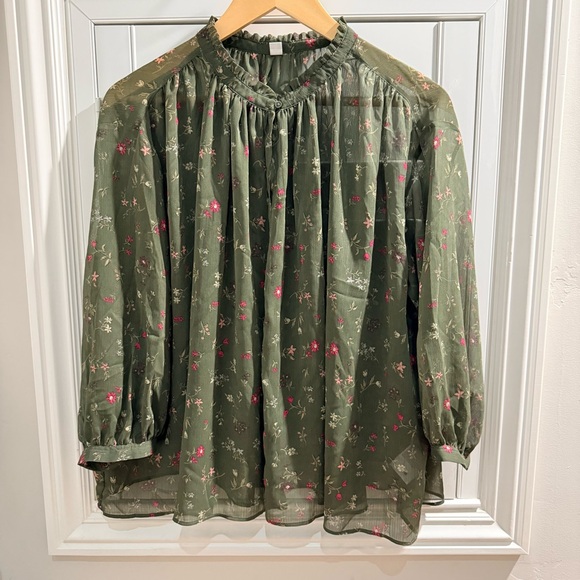 Uniqlo Green Floral Blouse - Size Medium - Picture 2 of 4